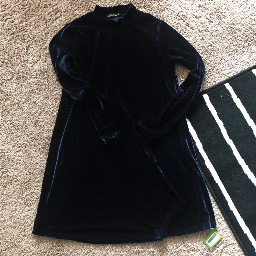 navy blue long sleeve velvet dress